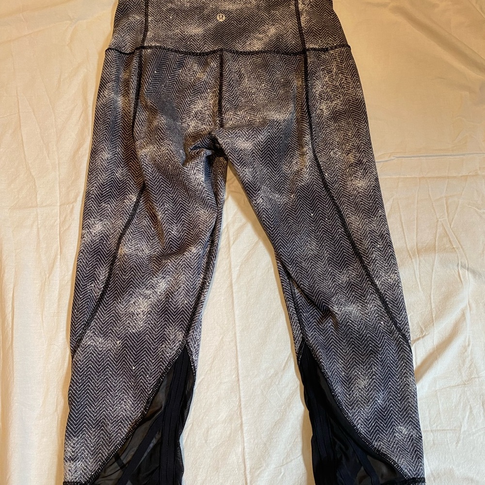 Lululemon cropped leggings. Size 10.